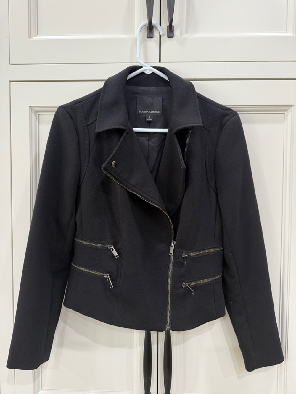 Banana Republic Black Cropped  Moto Jacket with asymmetrical zip front women’s 6
